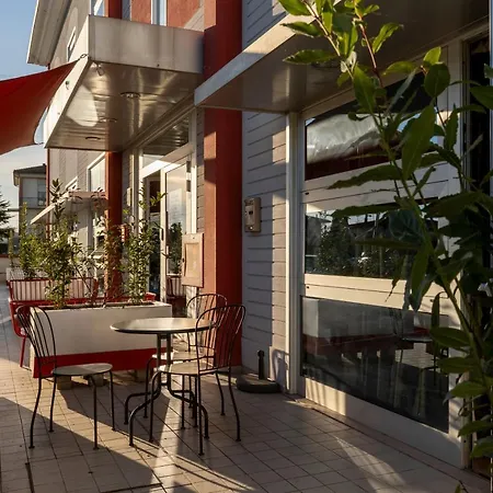 Easy Space Lägenhetshotell 3*