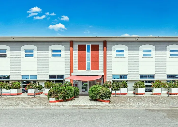 Easy Space Apart Otel Bientina