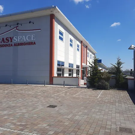 Апарт-отель Easy Space 4*